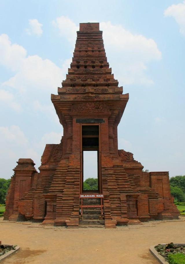 Detail Gambar Candi Bajang Ratu Nomer 10