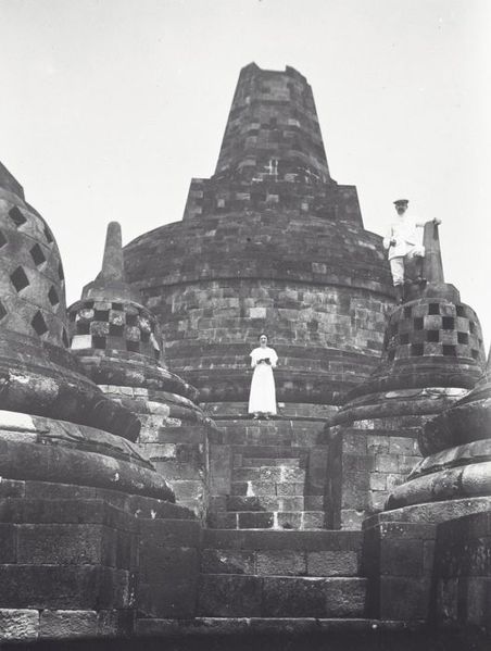 Detail Gambar Candi Borobudur Hitam Putih Nomer 52