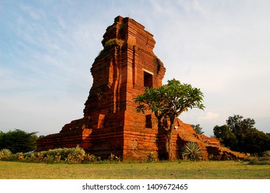 Detail Gambar Candi Brahu Nomer 23