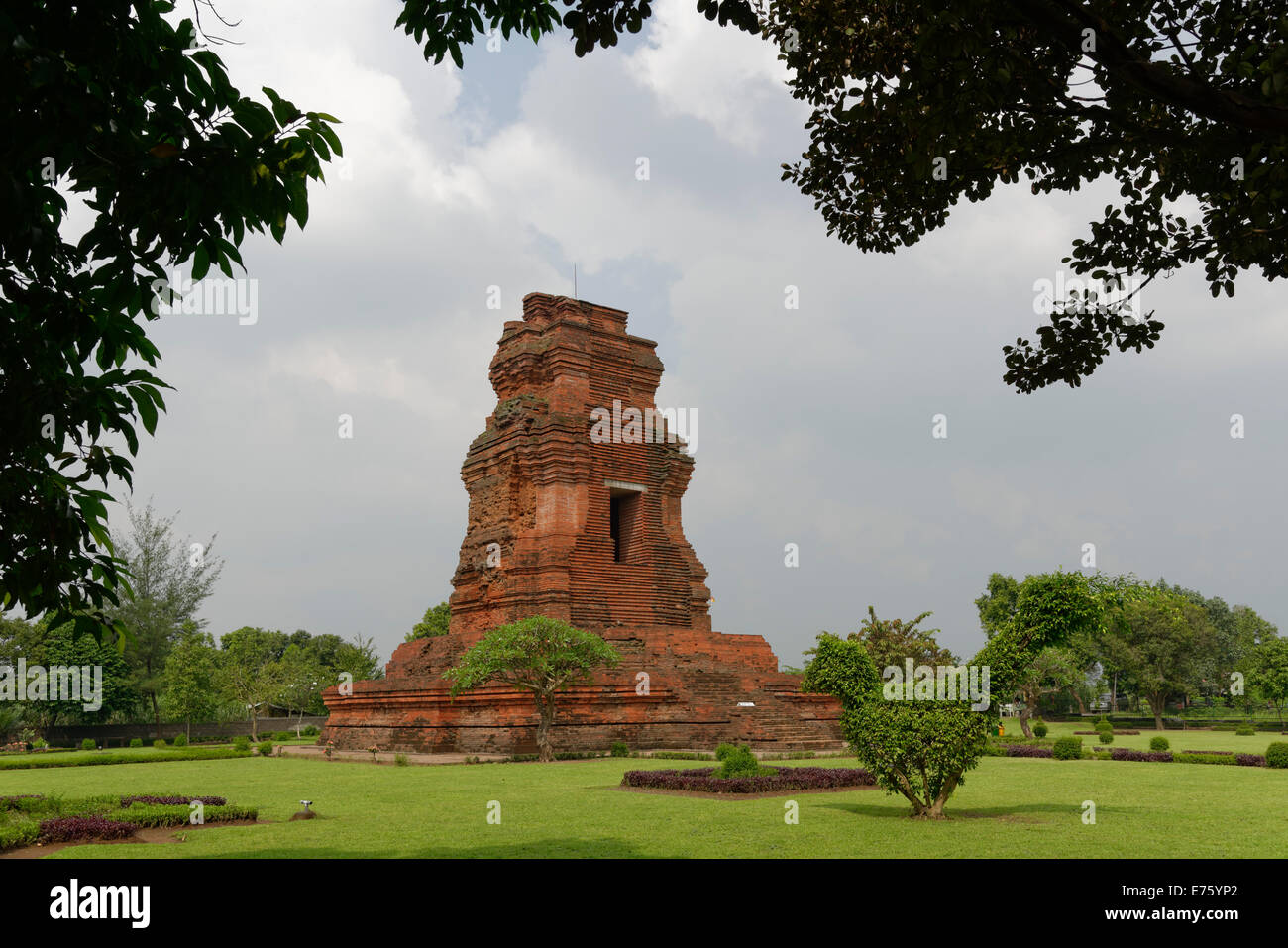 Detail Gambar Candi Brahu Nomer 43