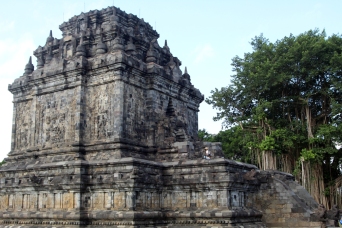 Detail Gambar Candi Mendut Nomer 49