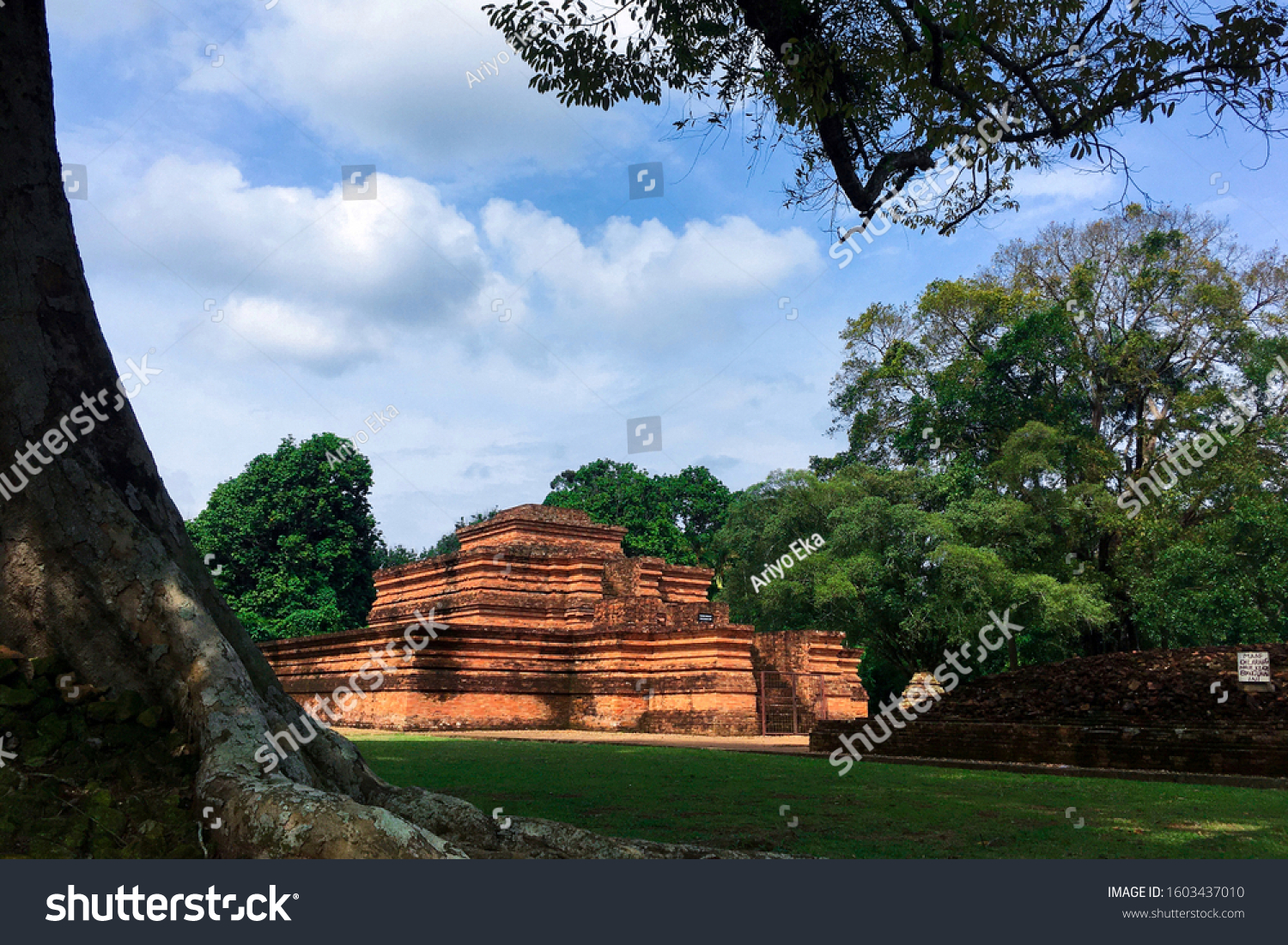 Detail Gambar Candi Muaro Jambi Nomer 8