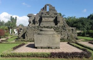 Detail Gambar Candi Yang Ada Di Malang Nomer 2