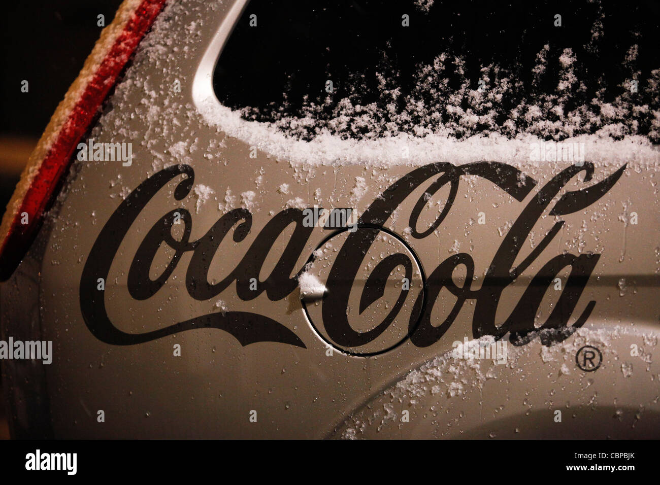 Detail Coca Cola New Logo Nomer 40