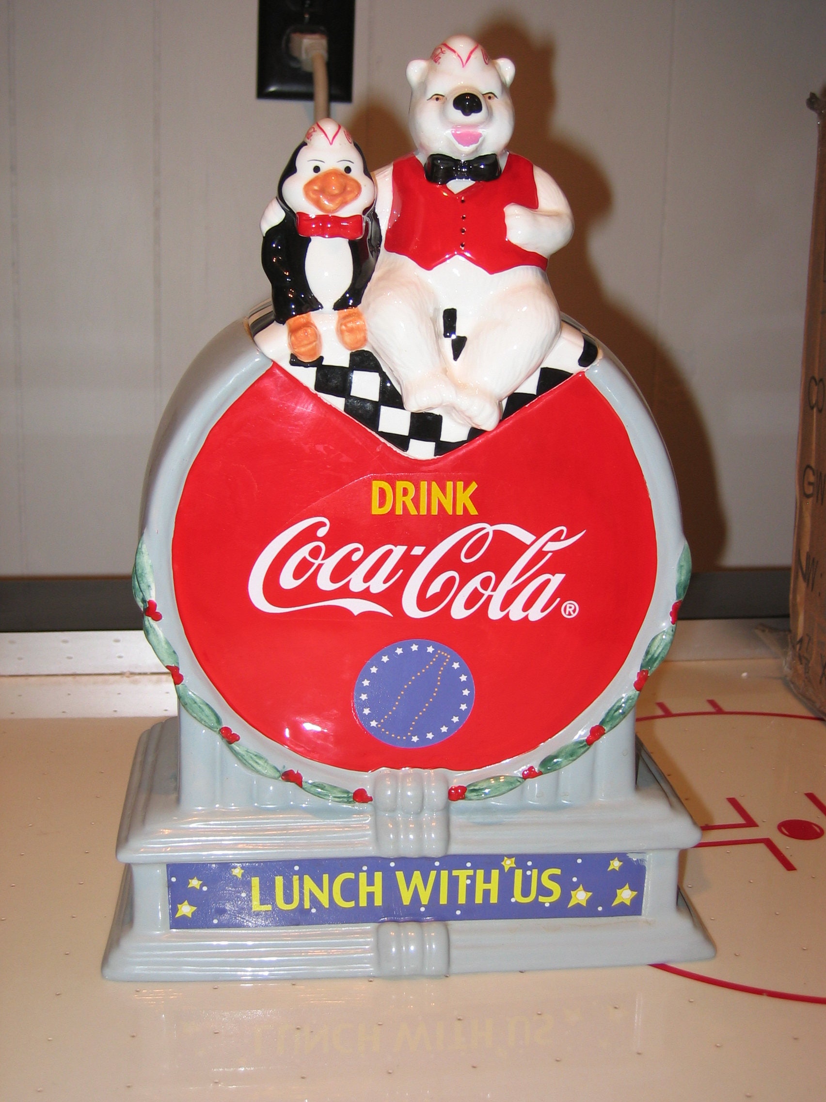 Detail Coca Cola Penguin Cookie Jar Nomer 33