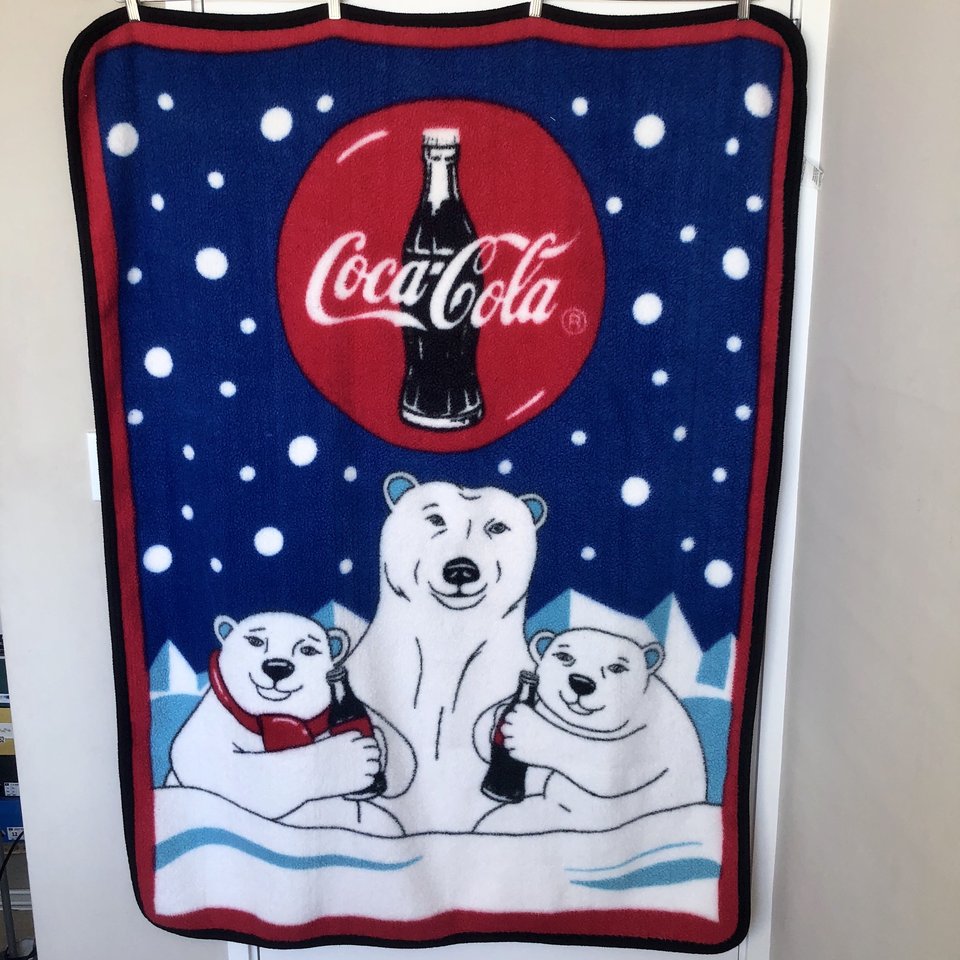 Detail Coca Cola Polar Bear Blanket Nomer 3