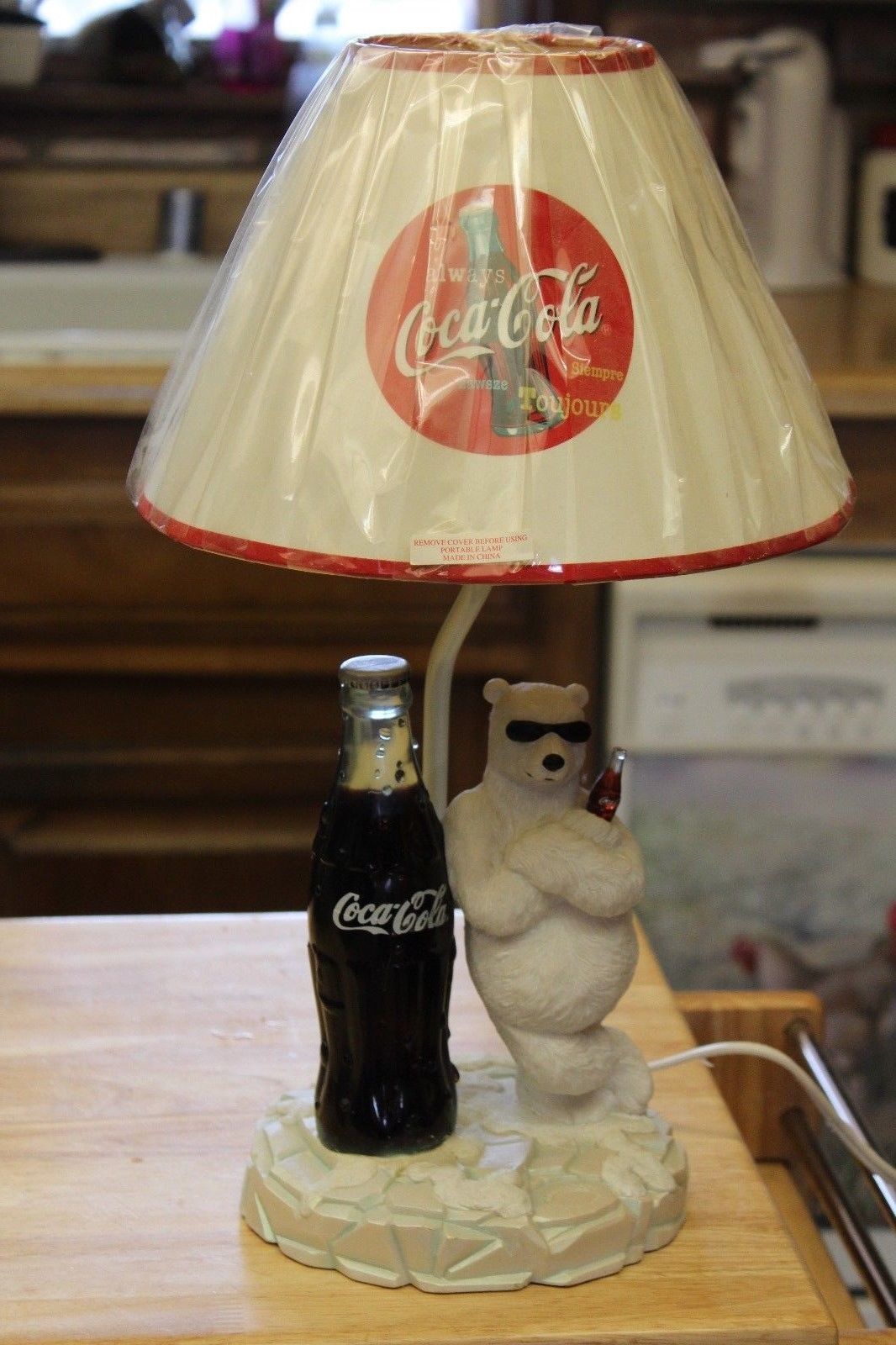 Detail Coca Cola Polar Bear Lamp Nomer 11