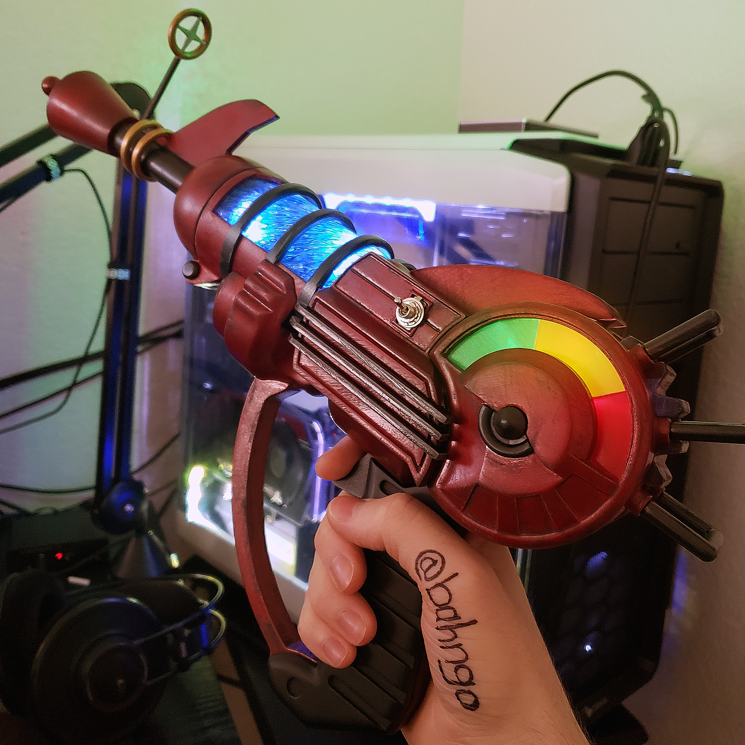 Detail Cod Ray Gun Keychain Nomer 39