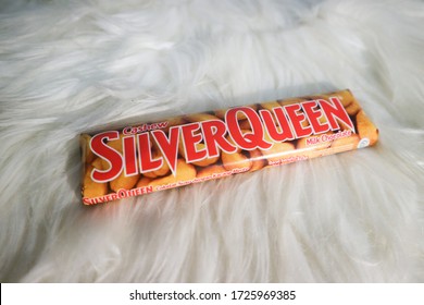 Detail Coklat Putih Silverqueen Nomer 40