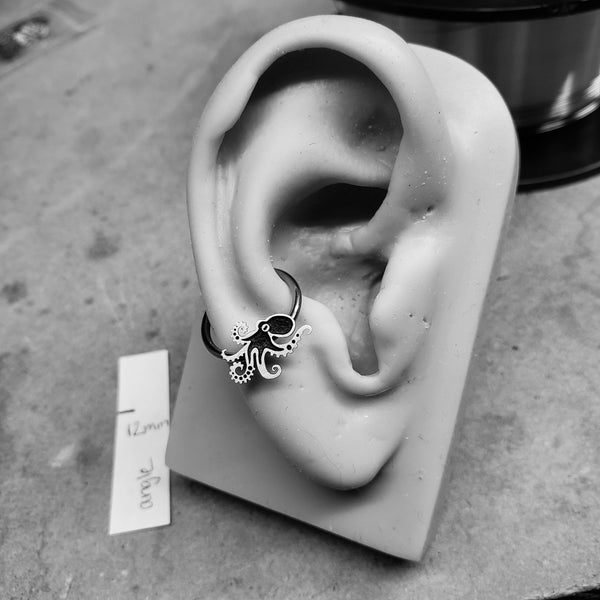 Detail Conch Piercing 14 Gauge Nomer 45