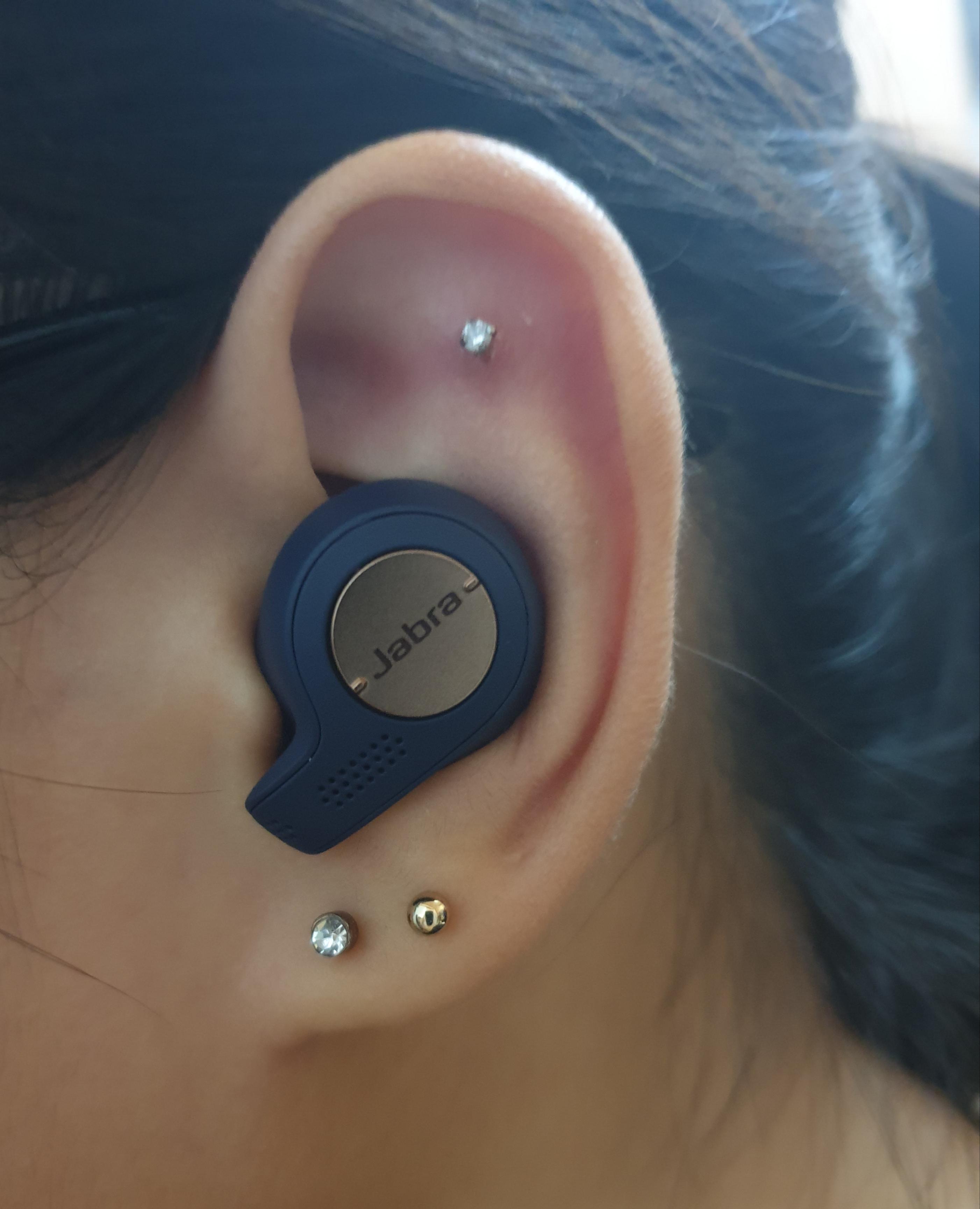 Detail Conch Piercing And Headphones Nomer 2