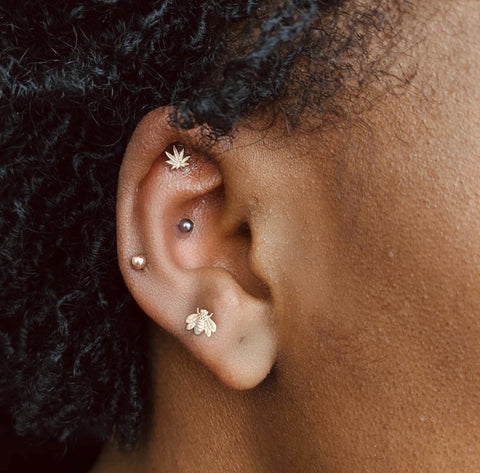 Detail Conch Piercing And Headphones Nomer 24
