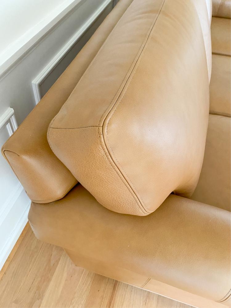 Detail Conor Leather Sofa Nomer 42