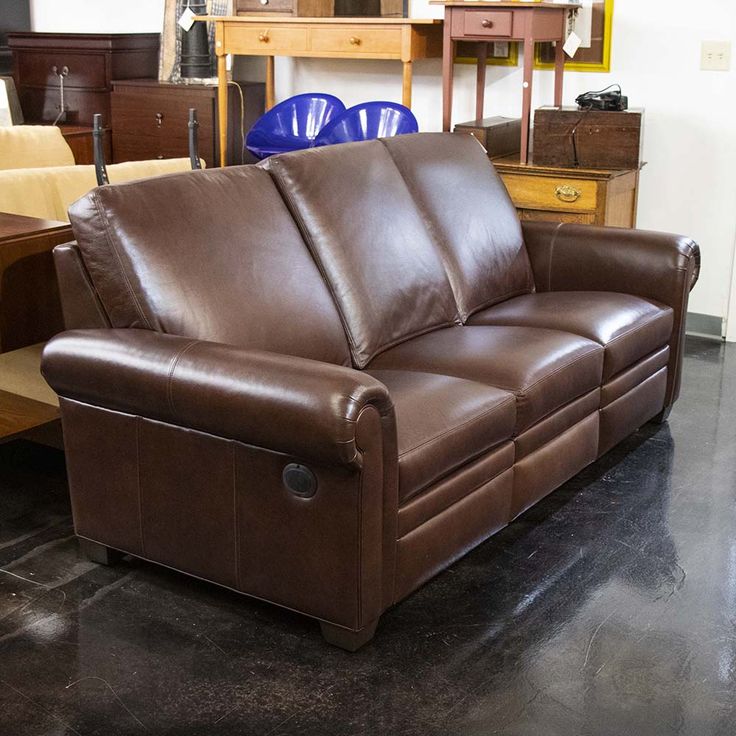 Detail Conor Leather Sofa Nomer 5