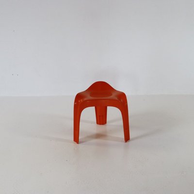 Detail Roter Hocker Nomer 15