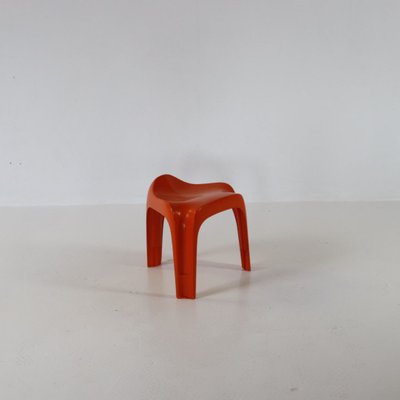 Detail Roter Hocker Nomer 27