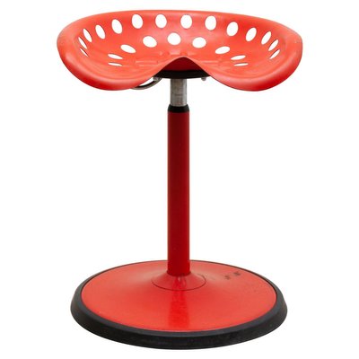 Detail Roter Hocker Nomer 7