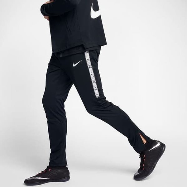 Detail Gambar Celana Training Nike Nomer 3