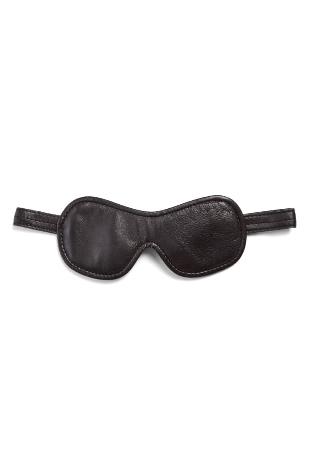 Detail Alexander Wang Lace Mask Nomer 3