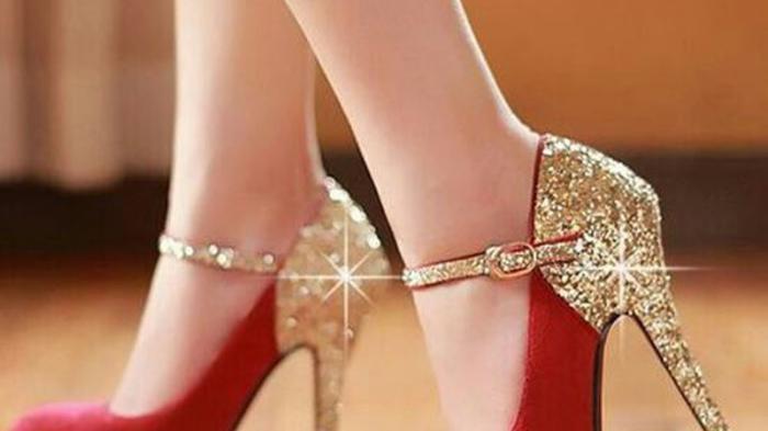 Detail Gambar Cewek Pakai High Heels Nomer 30