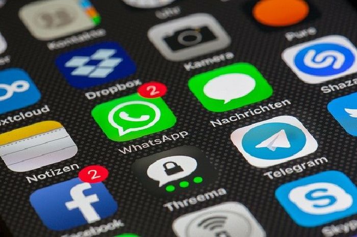 Detail Gambar Chatting Whatsapp Di Handphone Nomer 35