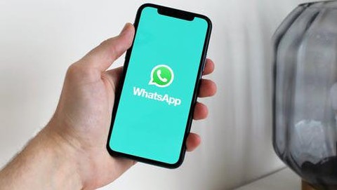 Detail Gambar Chatting Whatsapp Di Handphone Nomer 54