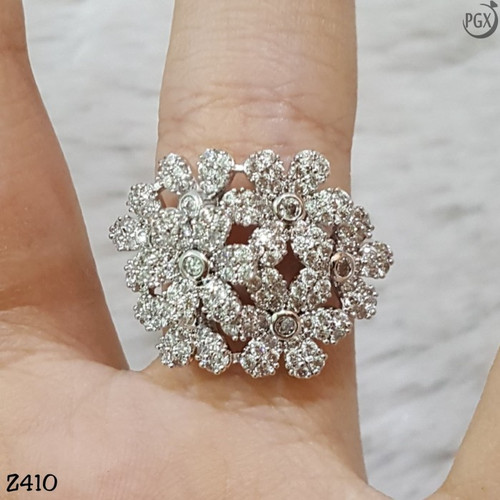 Detail Gambar Cincin Berlian Mewah Nomer 33