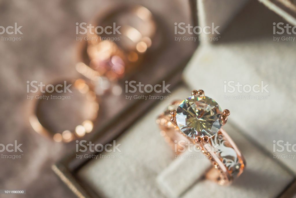 Detail Gambar Cincin Berlian Mewah Nomer 45