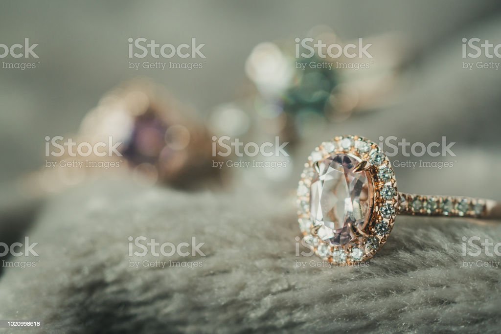 Detail Gambar Cincin Berlian Mewah Nomer 50
