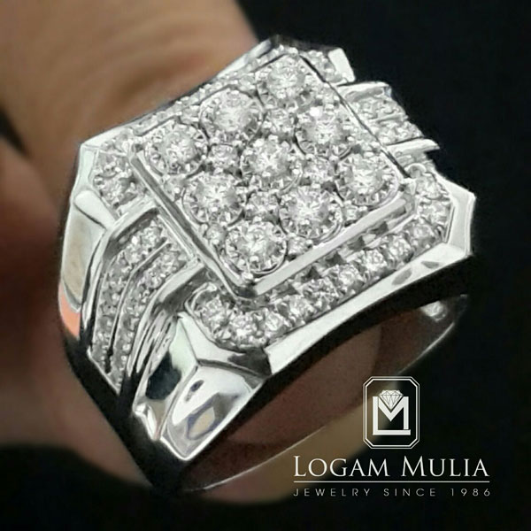 Detail Gambar Cincin Berlian Mewah Nomer 52