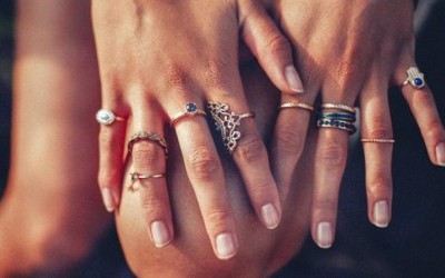 Detail Gambar Cincin Di Jari Nomer 33
