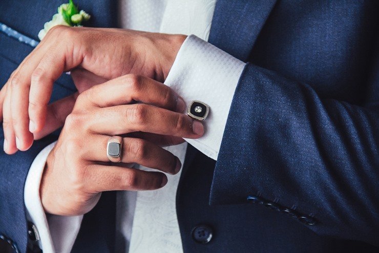 Detail Gambar Cincin Di Jari Nomer 38