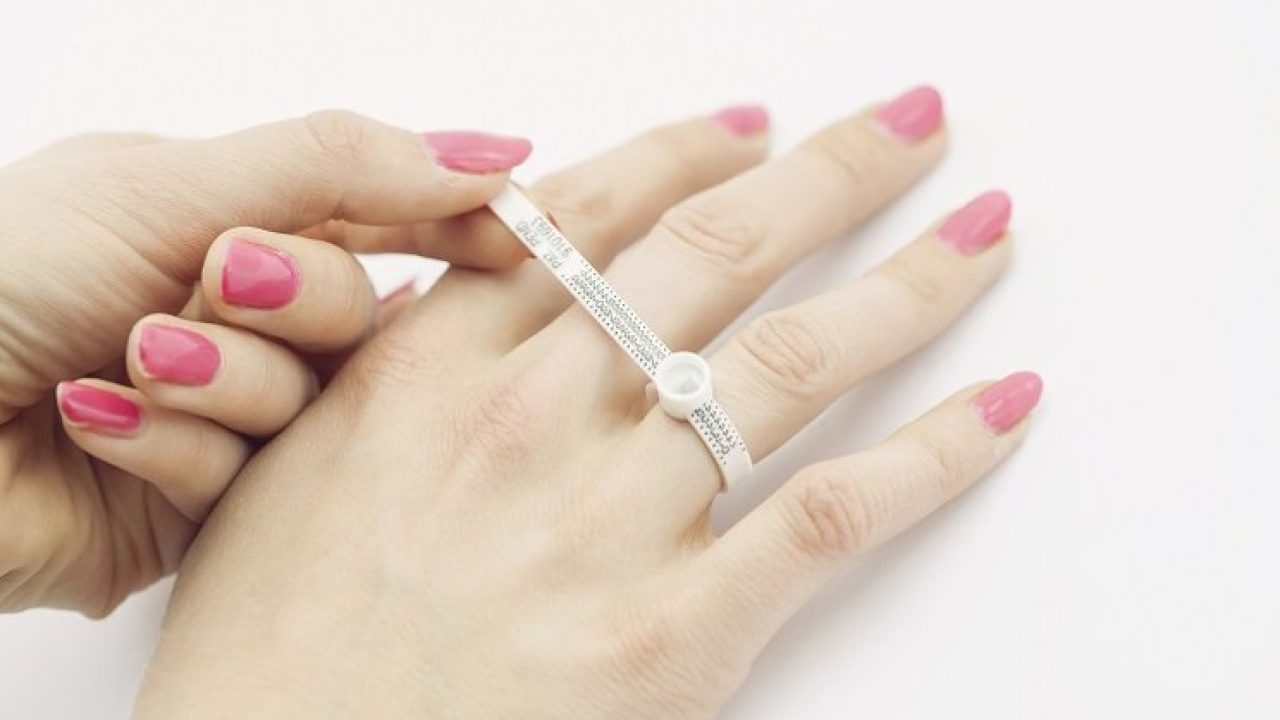 Detail Gambar Cincin Di Jari Nomer 40