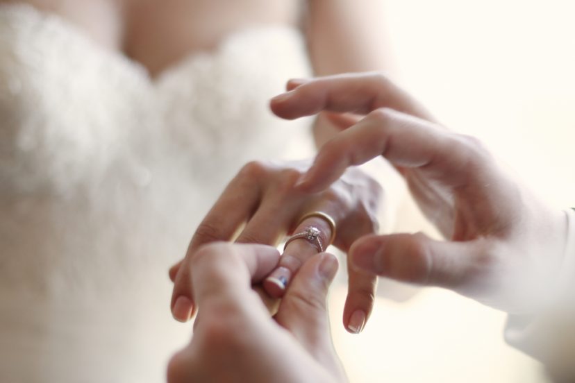 Detail Gambar Cincin Di Jari Nomer 42