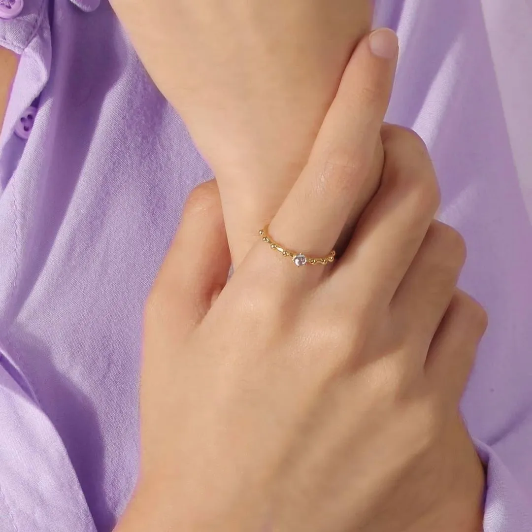 Detail Gambar Cincin Di Jari Wanita Nomer 28