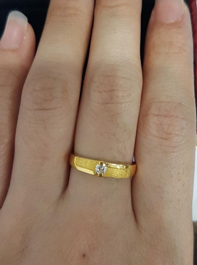 Detail Gambar Cincin Emas Tunangan Nomer 9