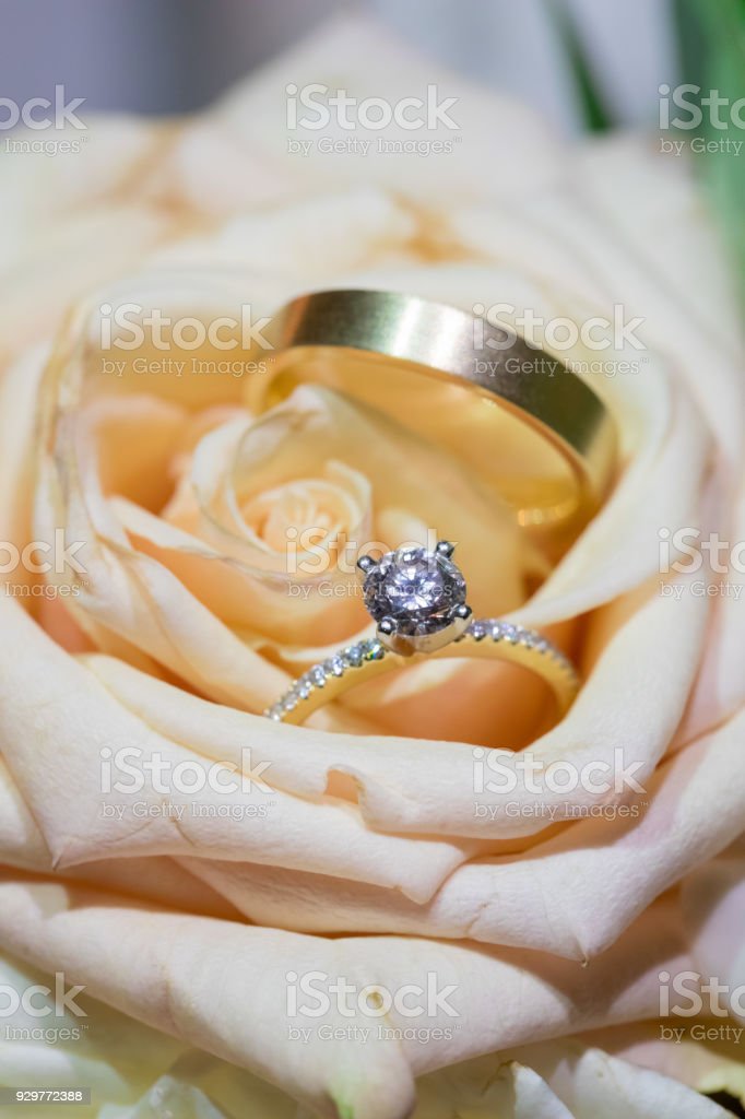 Detail Gambar Cincin Pernikahan Dan Bunga Nomer 20