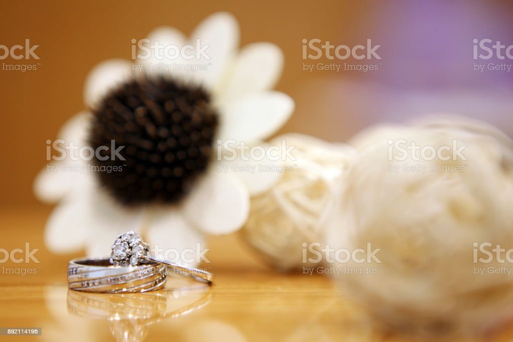 Detail Gambar Cincin Pernikahan Dan Bunga Nomer 50