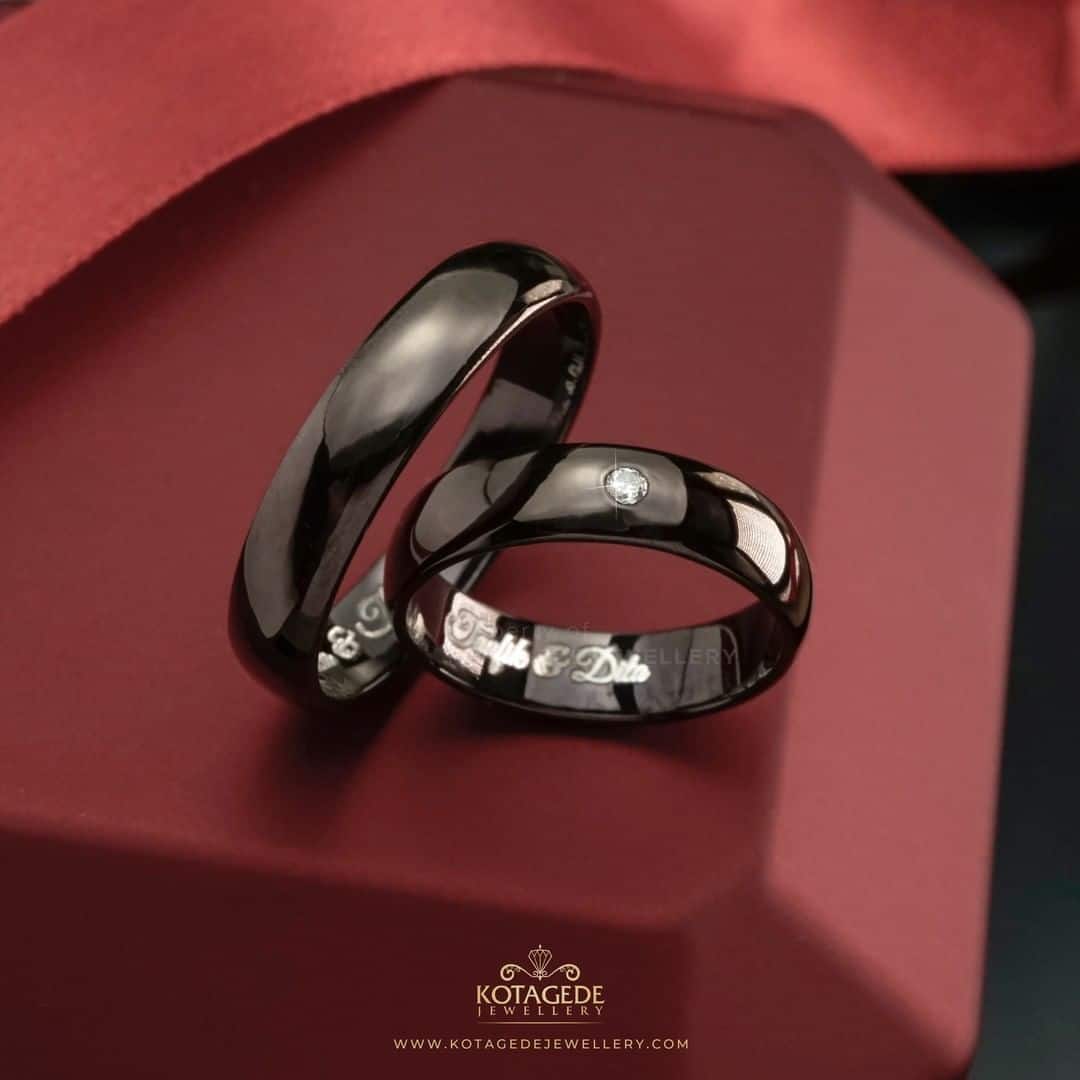 Detail Gambar Cincin Pernikahan Warna Hitam Nomer 7