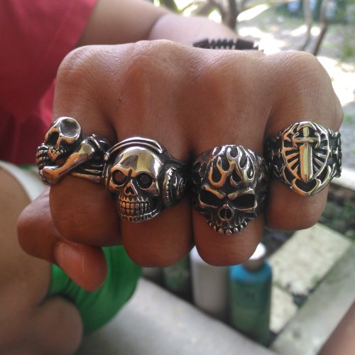 Detail Gambar Cincin Tengkorak Nomer 38