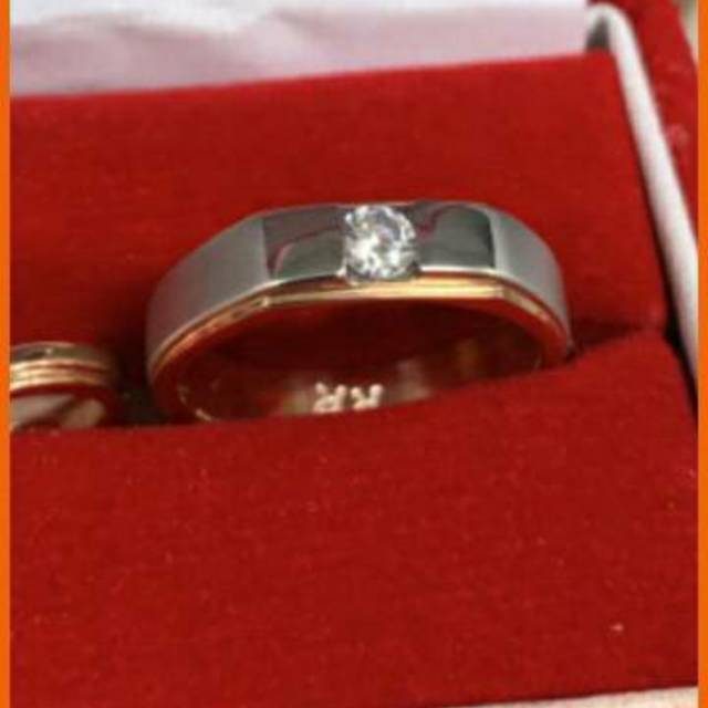 Detail Gambar Cincin Tunangan Di Dalam Kotak Nomer 44