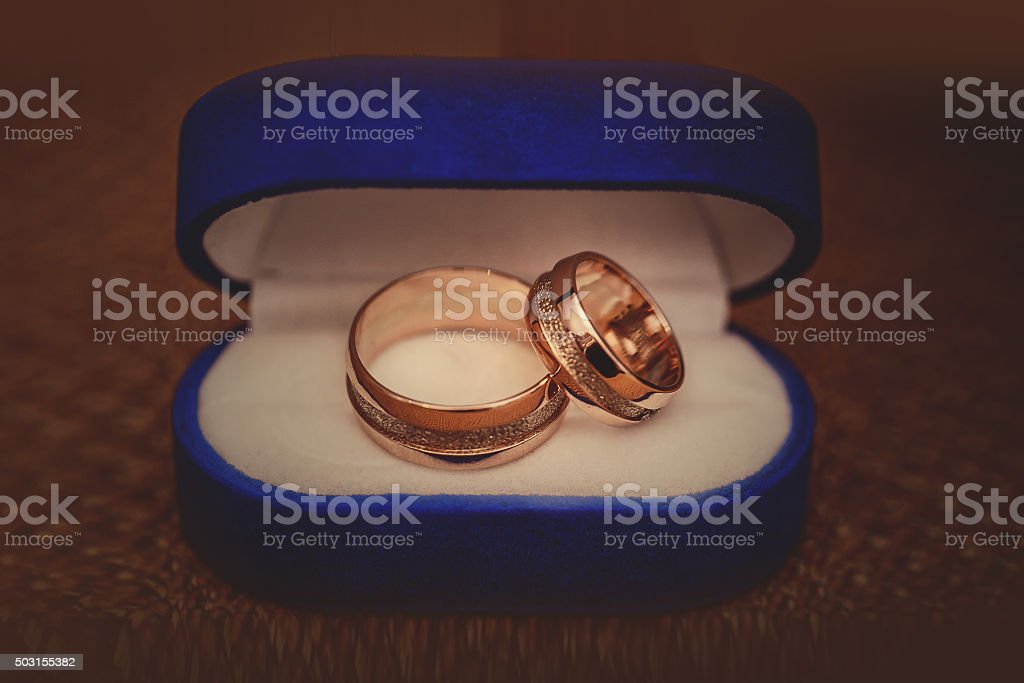 Detail Gambar Cincin Tunangan Di Dalam Kotak Nomer 46