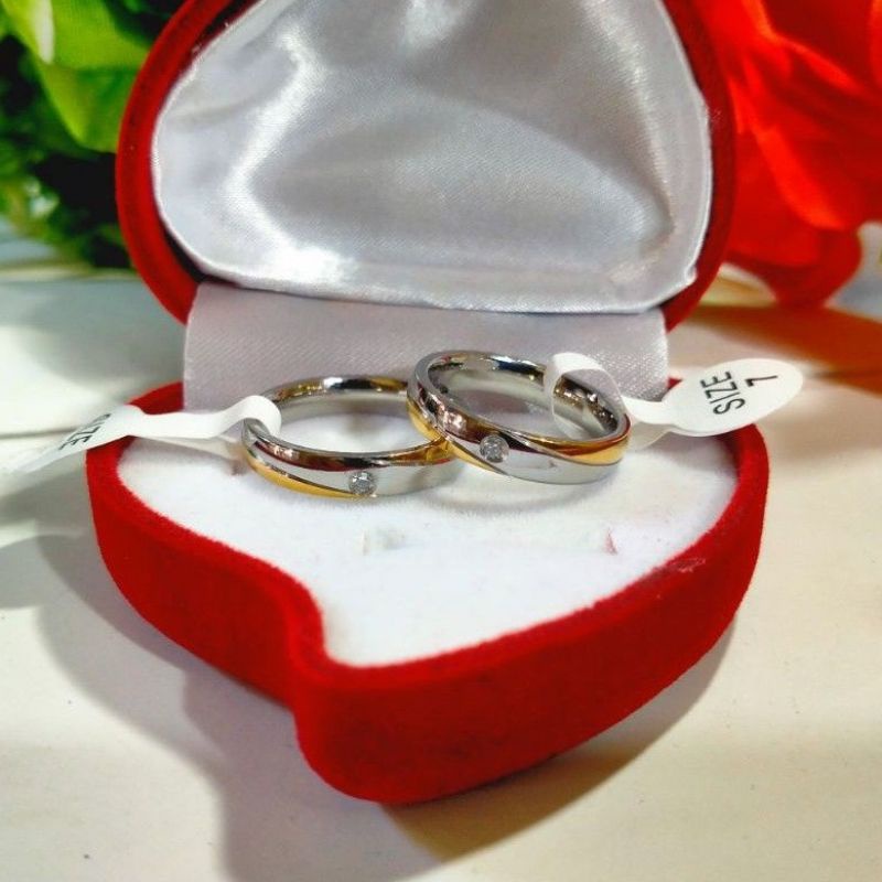 Detail Gambar Cincin Tunangan Di Dalam Kotak Nomer 54