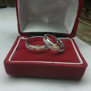 Detail Gambar Cincin Tunangan Mewah Nomer 17