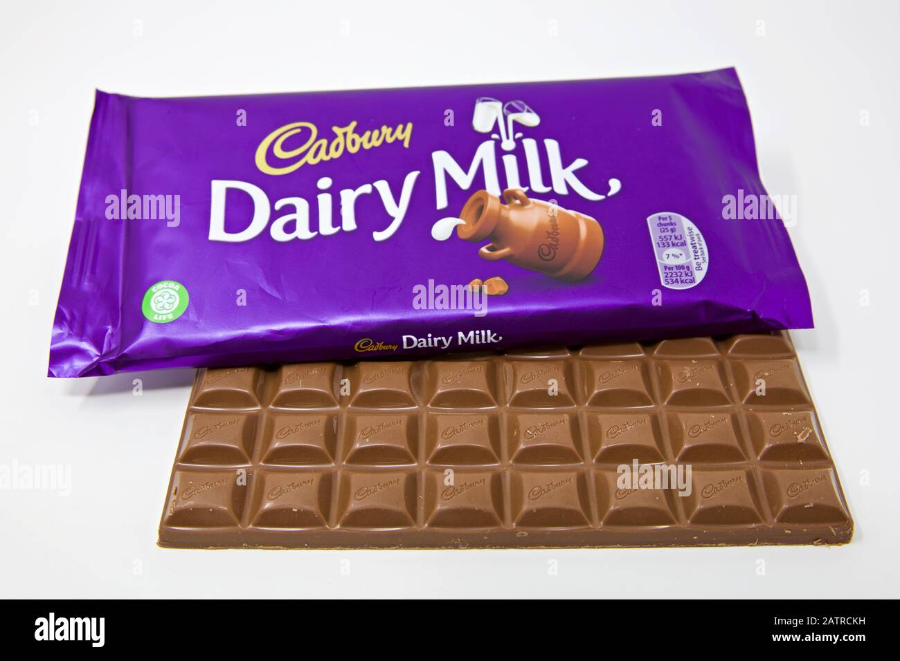 Detail Gambar Coklat Dairy Milk Nomer 3