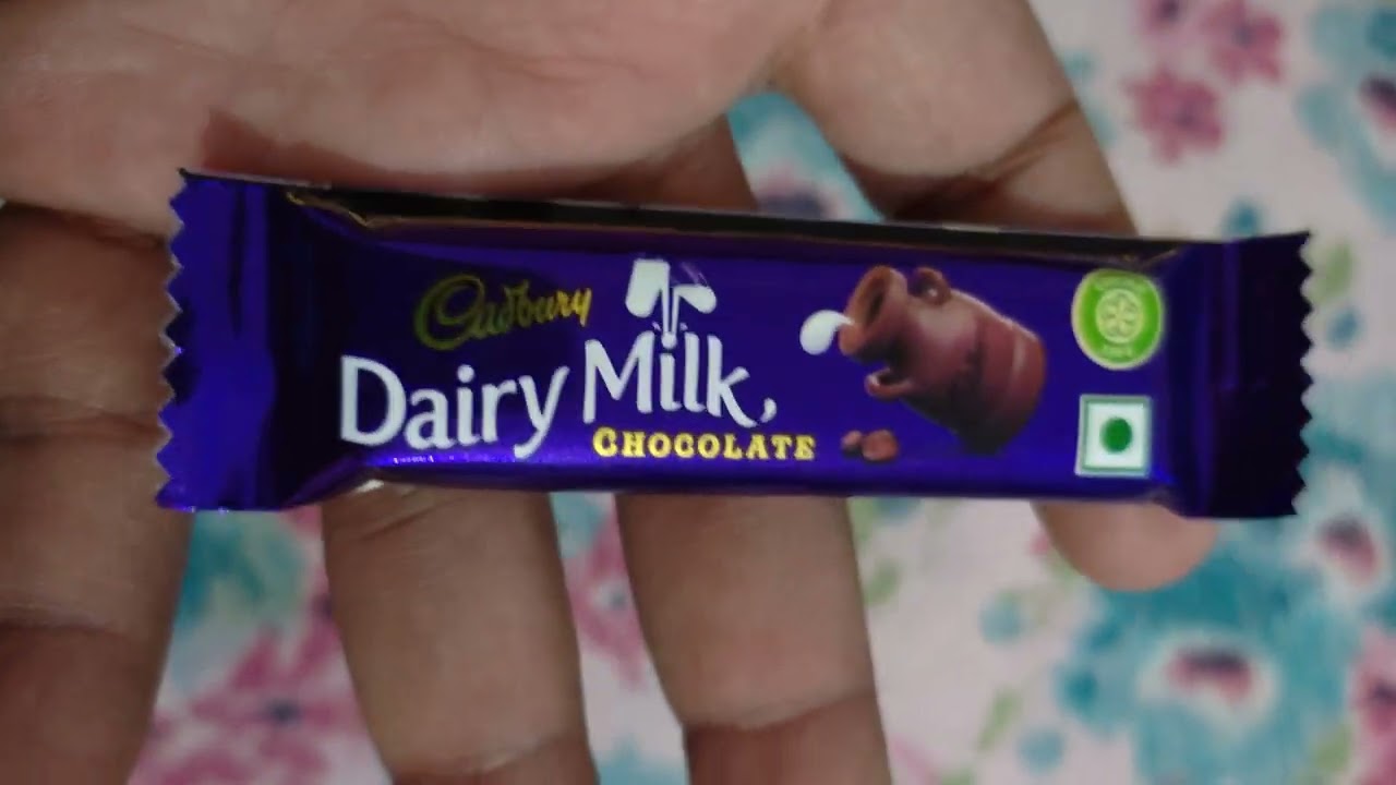 Detail Gambar Coklat Dairy Milk Di Tangan Nomer 21