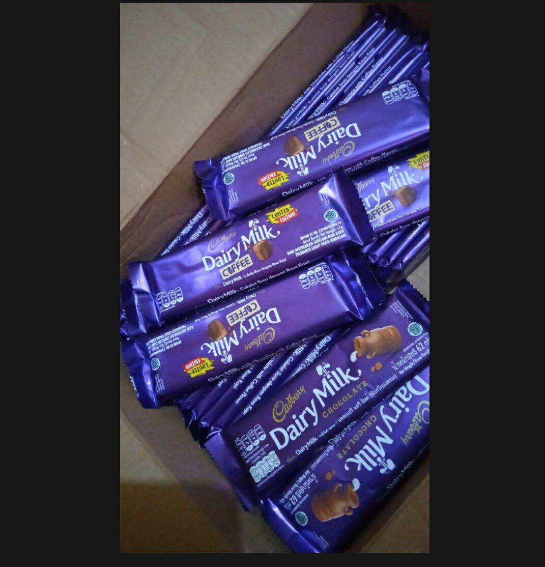 Detail Gambar Coklat Dairy Milk Di Tangan Nomer 52