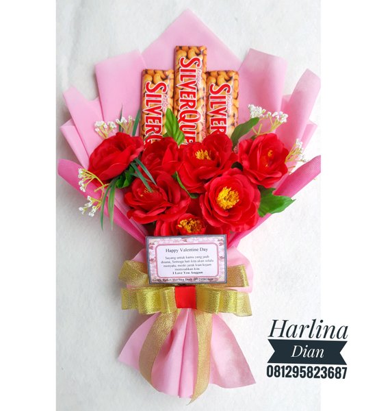 Detail Gambar Coklat Dan Bunga Valentine Nomer 15