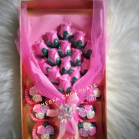 Detail Gambar Coklat Dan Bunga Valentine Nomer 56