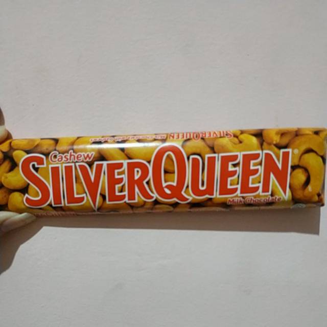 Detail Gambar Coklat Silverqueen Di Tangan Nomer 38